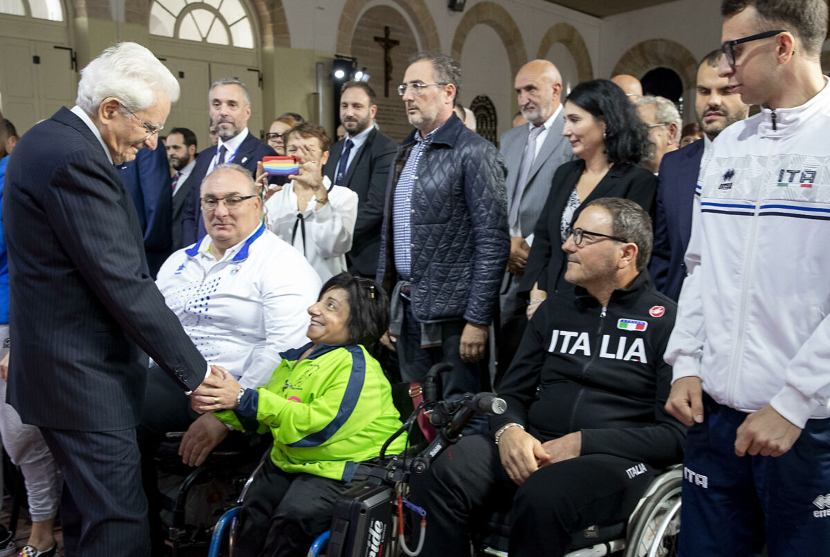 Mattarella incontra gli atleti paralimpici: "Quello che fate è importante per il Paese"