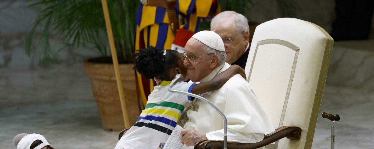 Il messaggio di Papa Francesco ai giovani: "Siete la gioiosa speranza della Chiesa e dell'umanità"