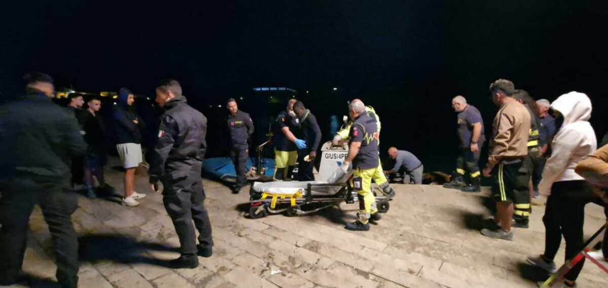 Naufragio di migranti a Lampedusa, morta una bambina di due anni: c...