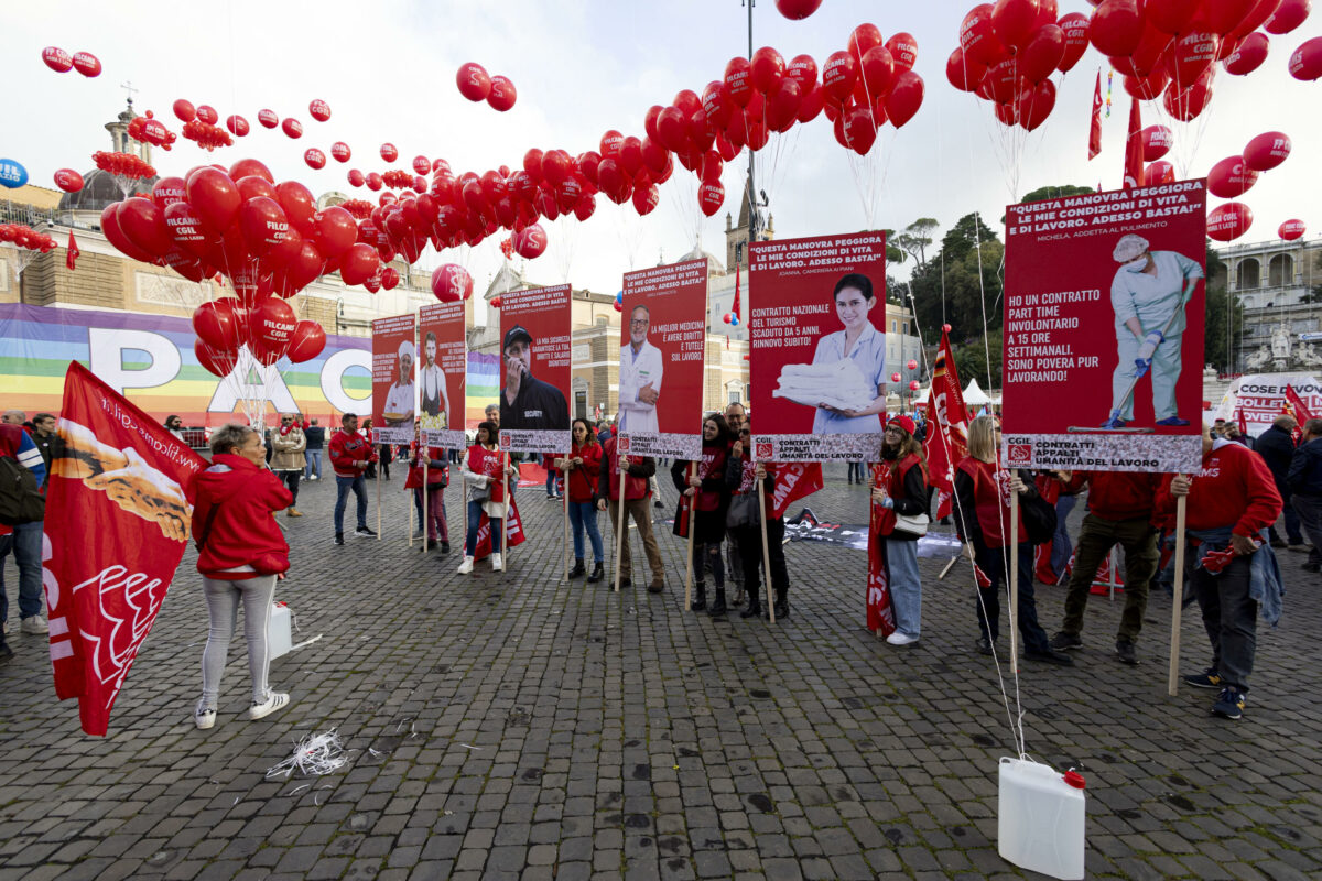 Sciopero generale contro la manovra, al via la manifestazione Cgil e Uil in piazza a Roma | FOTO