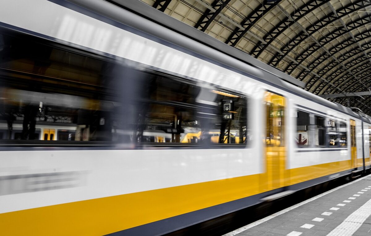 Milano, metro: chiuso tratto tra Cairoli e Pasteur per danni alla galleria