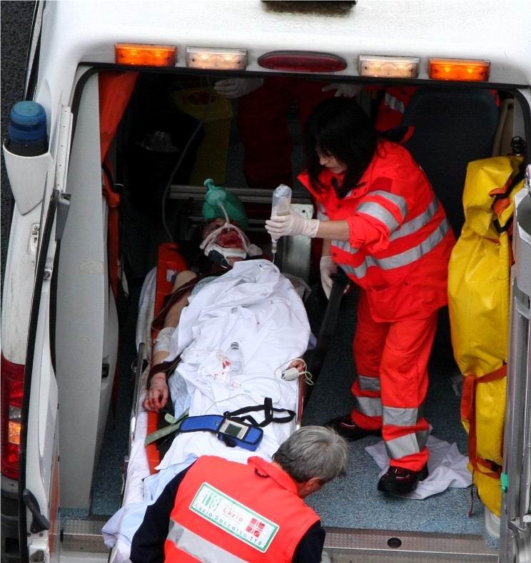 Arezzo, salvato da un arresto cardiaco: automobilista ancora in vita grazie a tre giovani esperti di primo soccorso