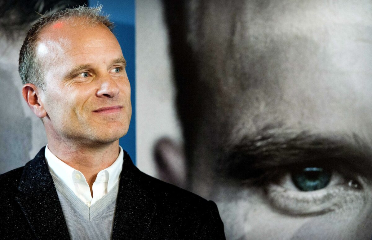 Bergkamp su una banconota: l'omaggio del governo olandese all'ex tulipano che giocò in Italia| Foto