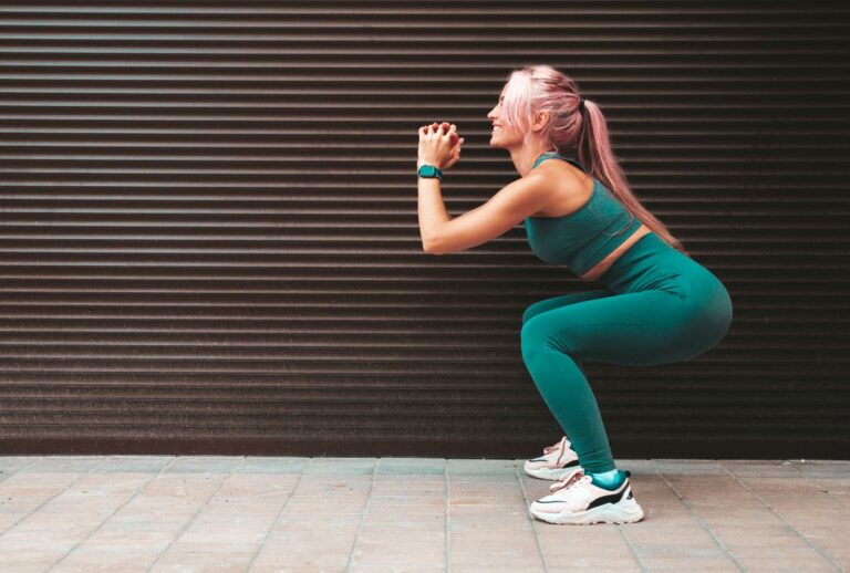 Cosa succede se fai gli squat tutti i giorni, ecco i risultati sorprendenti di questo allenamento