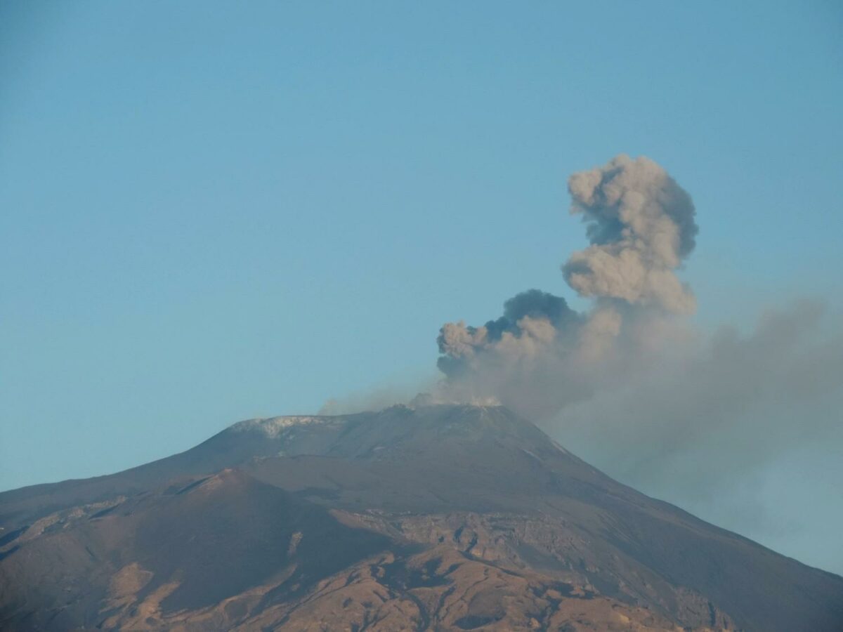 Etna a rischio eruzione, registrata esplosione di "forte intensità"