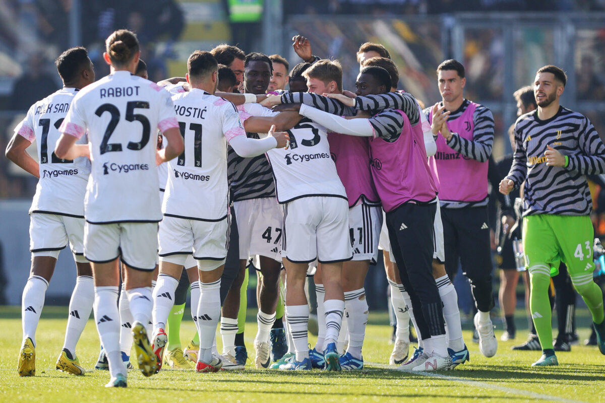 Frosinone-Juventus 1-2, Vlahovic regala la vittoria nel finale. Cronaca e tabellino