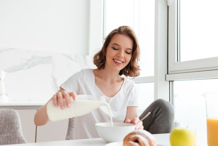 Il latte fa bene o male? Ecco la verità su uno degli alimenti più demonizzati degli ultimi anni