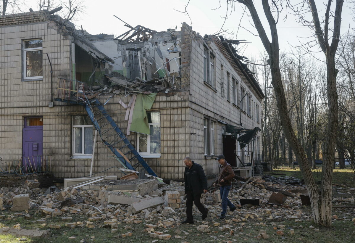 Kiev, missili russi sul quartiere di Dniprovskyi nella notte: colpito ospedale pediatrico