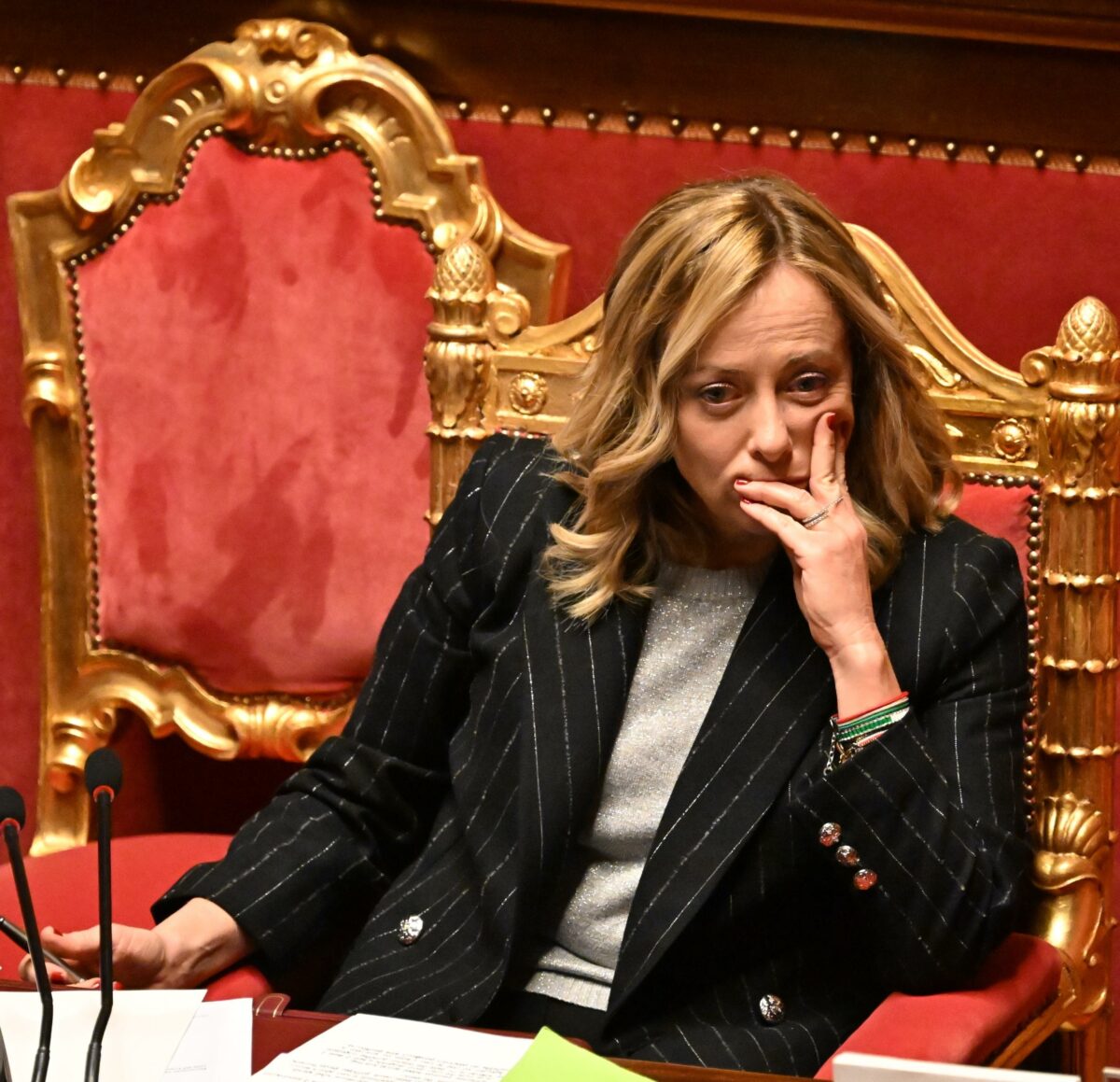 Patto di stabilità, al Senato tutti contro Meloni, le reazioni su Mes, manovra e Draghi | VIDEO