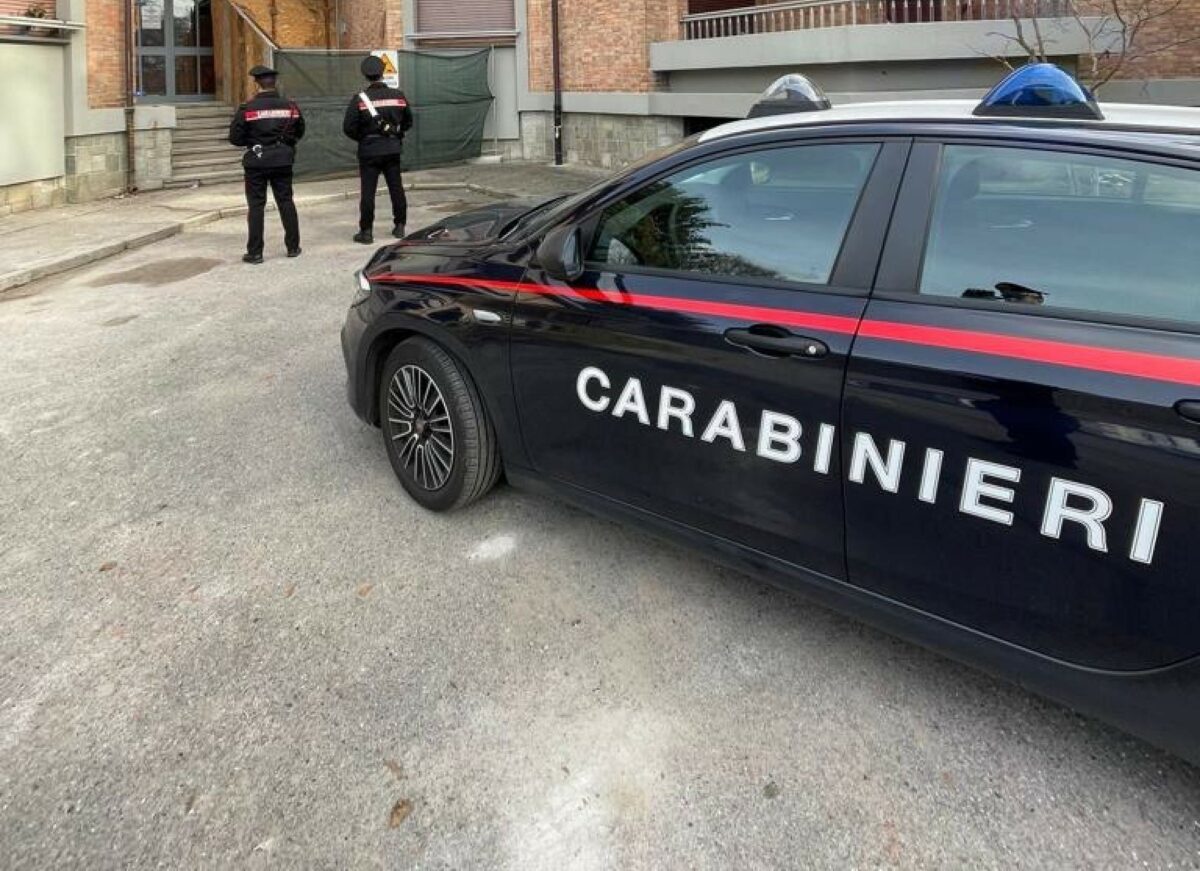 Modena, denunciato per stalking si chiude in casa per non farsi arr...