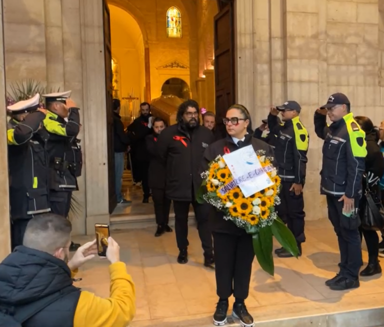 Lutto cittadino ad Andria per i funerali di Vincenza Angrisano, uccisa dal marito Luigi Leonetti