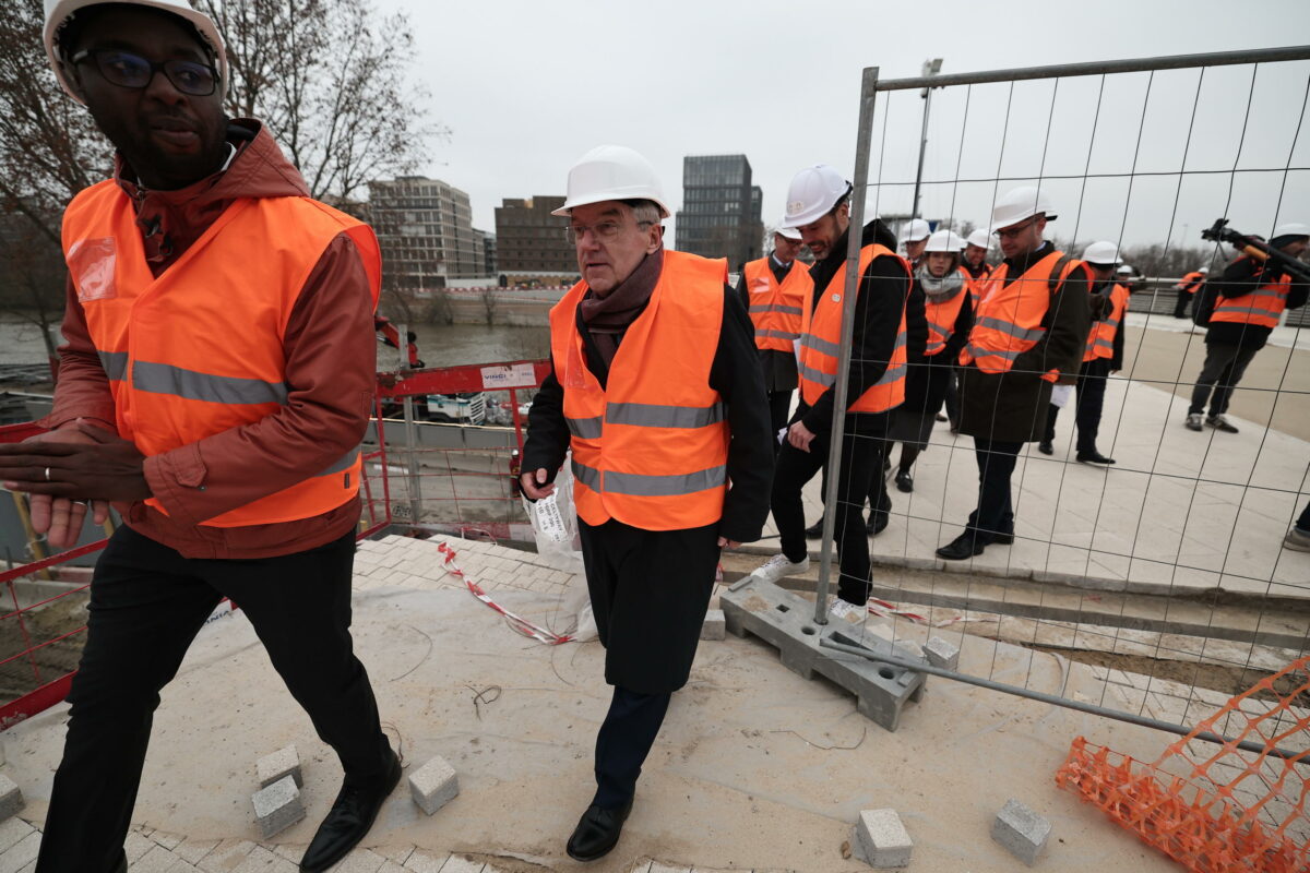 Olimpiadi 2024 a Parigi, gli operai irregolari occupano il cantiere