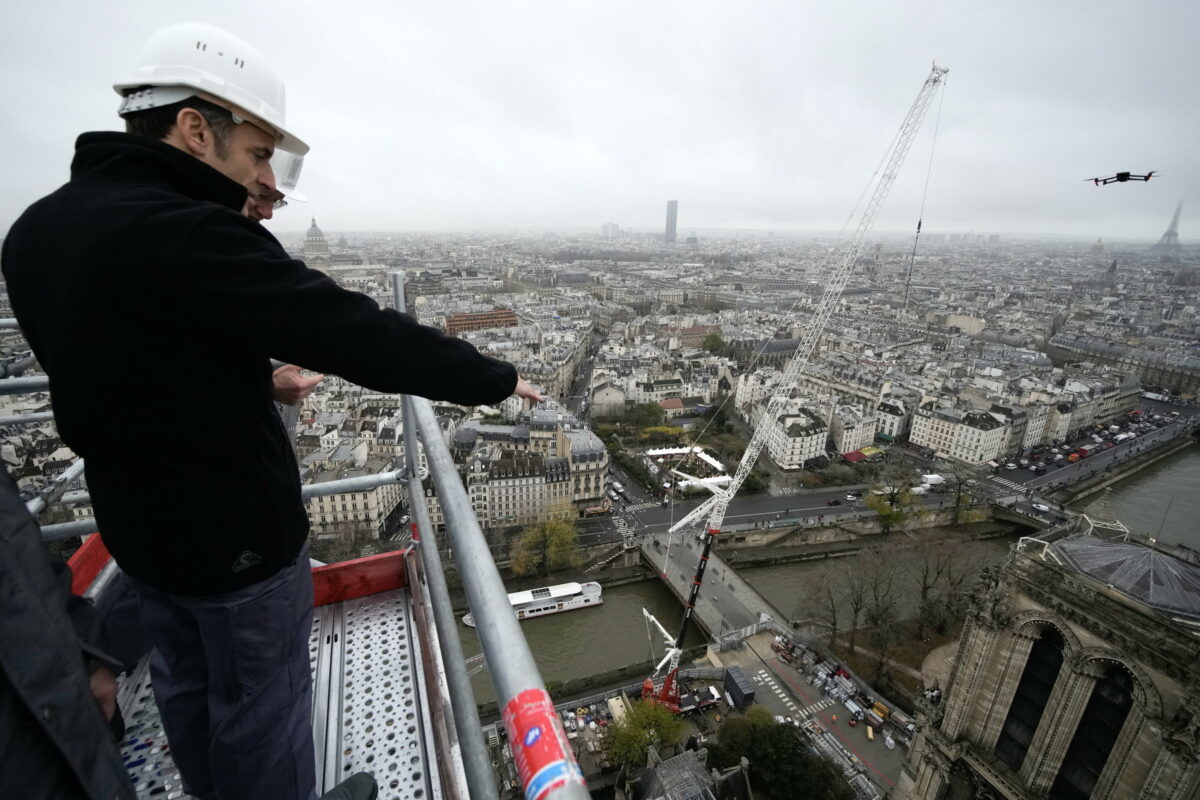 Parigi, conto alla rovescia per la riapertura di Notre Dame. Macron...