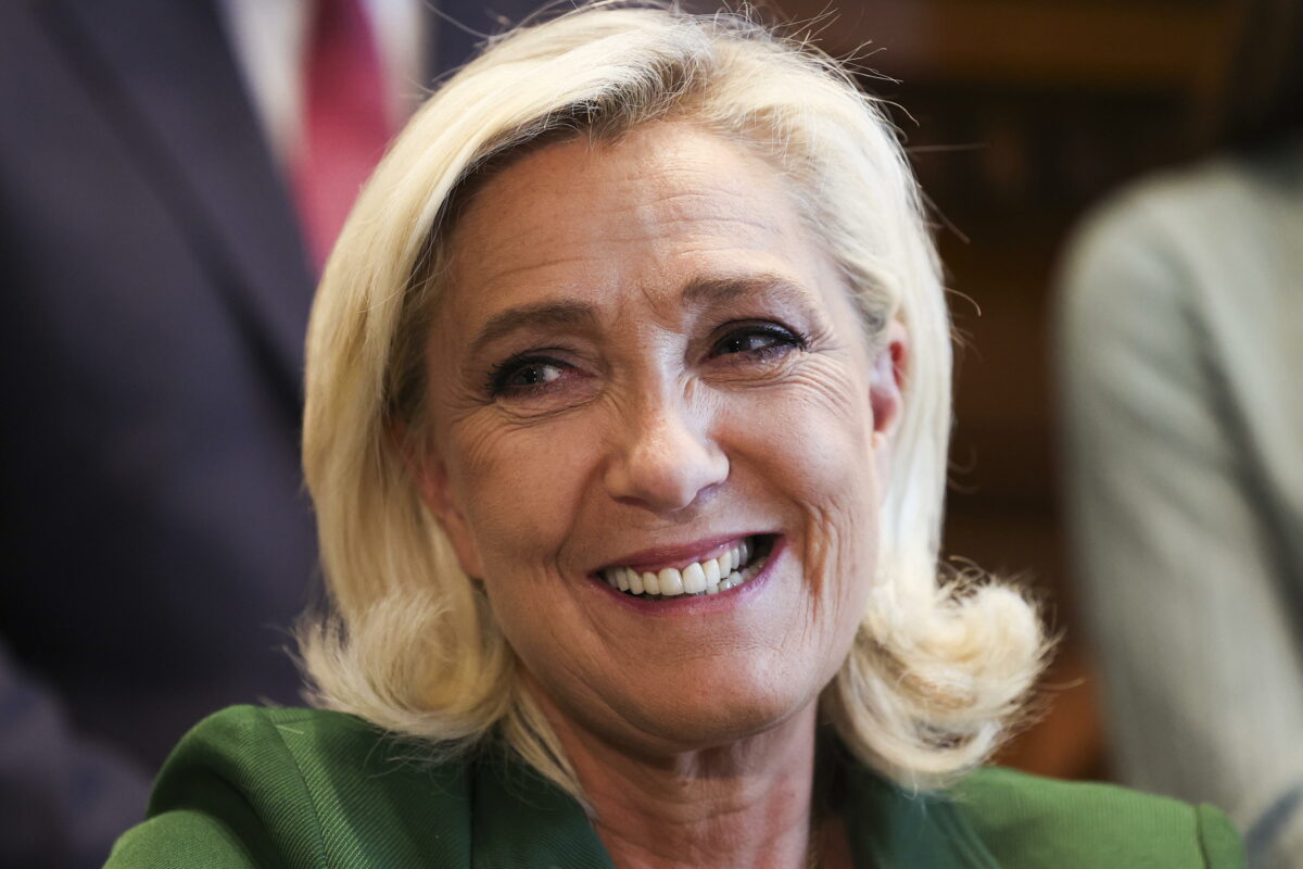 Francia, Marine Le Pen rinviata a giudizio: avrebbe percepito indebitamente fondi UE