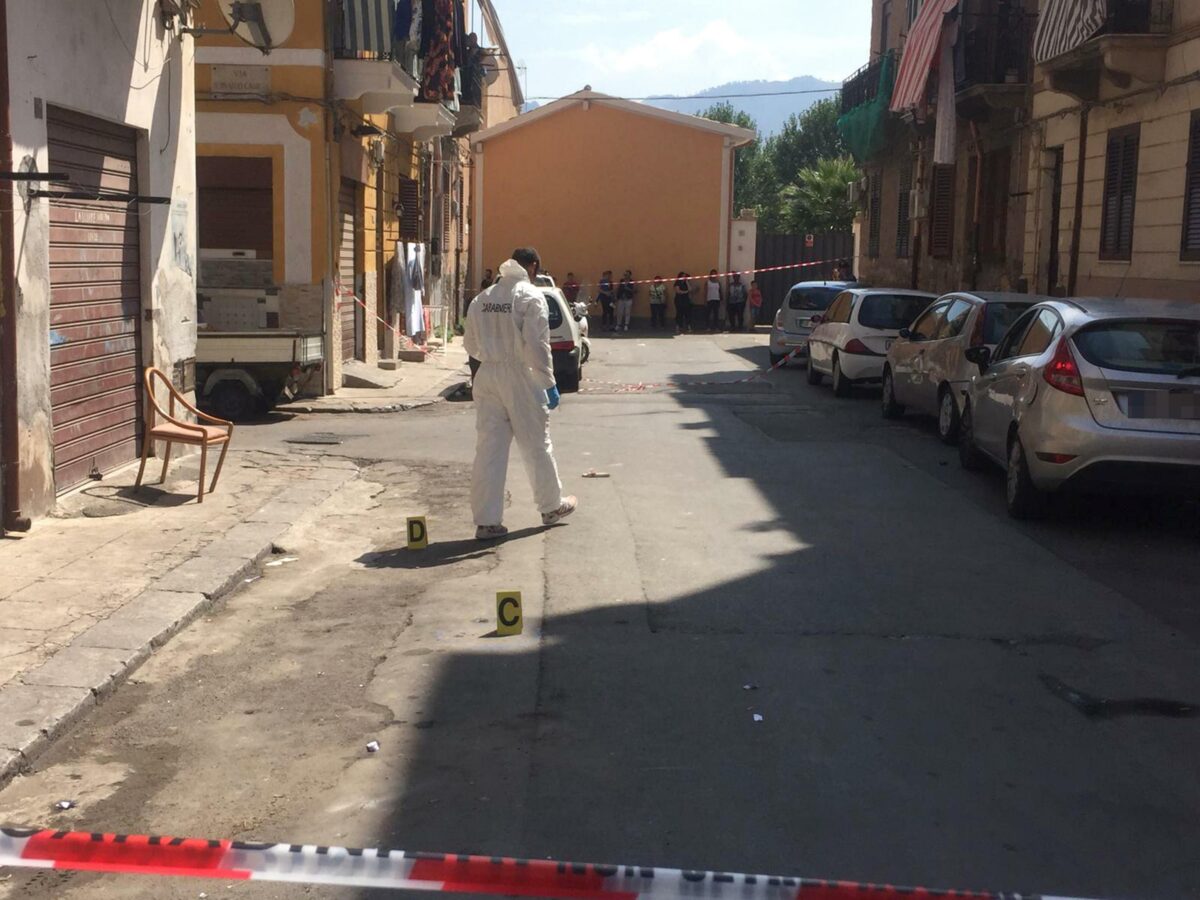 Palermo, maxi rissa in via La Lumia: esplosi colpi di pistola