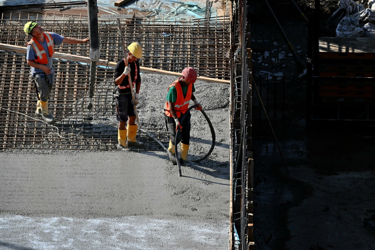 Milano, incidenti sul lavoro: morto operaio schiacciato da una cass...