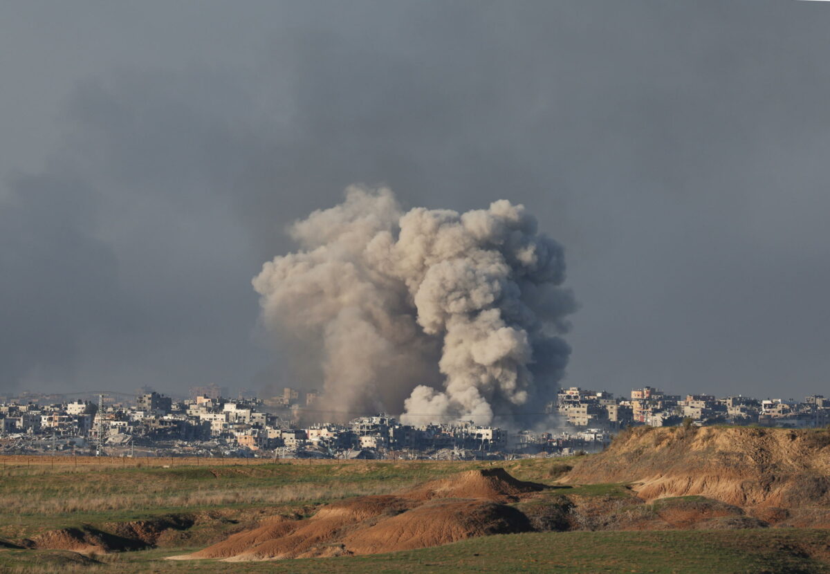 Gaza, nuovi attacchi nella notte: morti due soldati dell'esercito i...