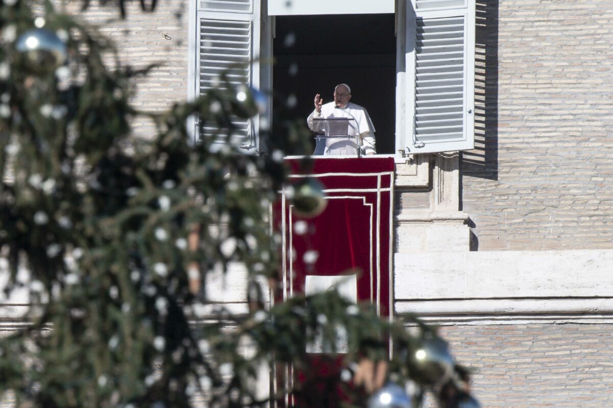 Angelus, Papa Francesco prega per la pace e per i migranti nel Darien