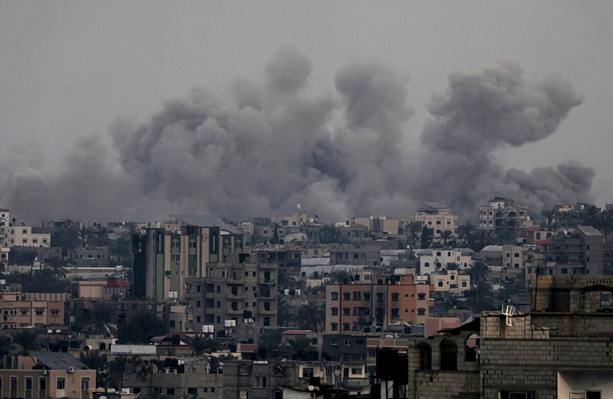 Gaza, nuovi attacchi nella notte: 25 morti in un campo profughi di ...