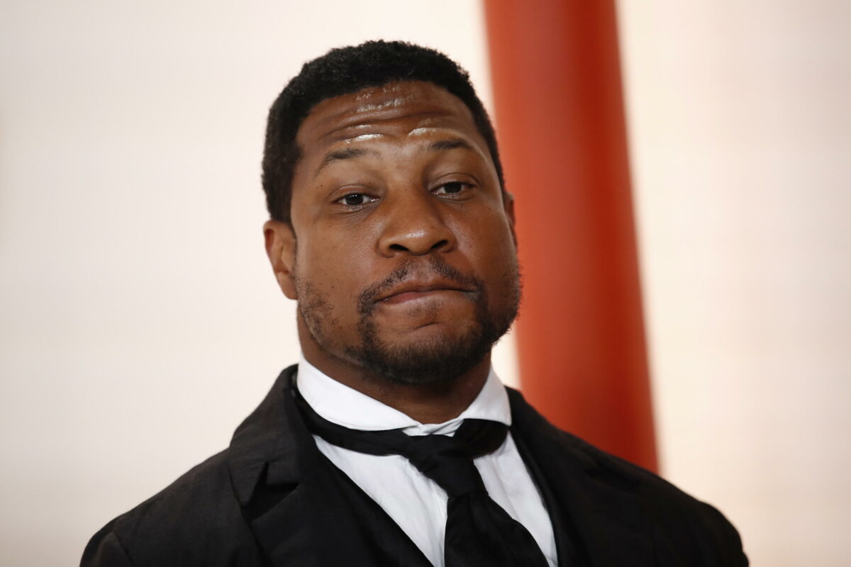 Jonathan Majors, fine del processo: condanna per l’attore Marvel che ha aggredito la ex