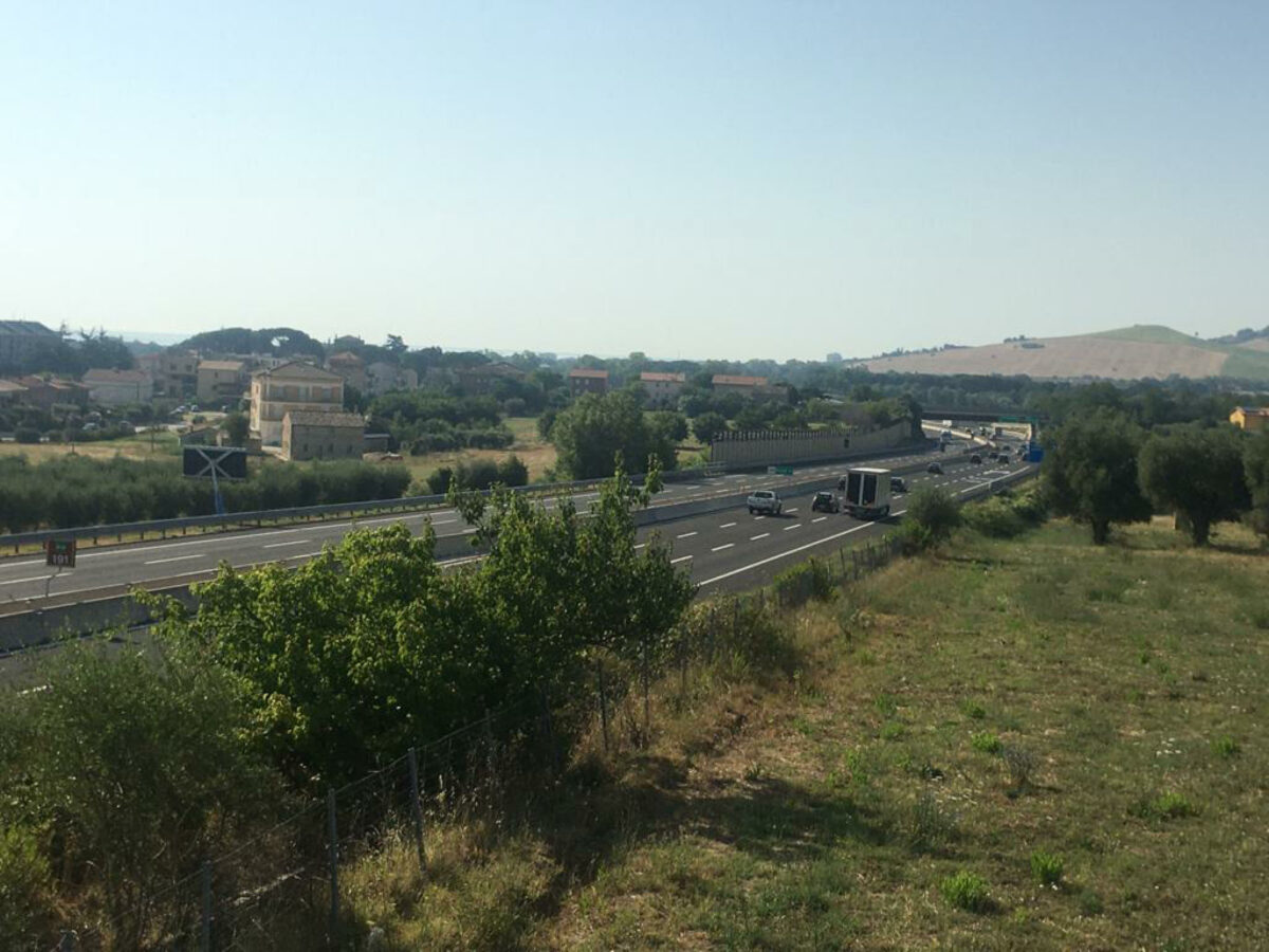 Cosenza, incidente sulla SS107 all'altezza di Rende: coinvolti tre mezzi, disagio nella circolazione