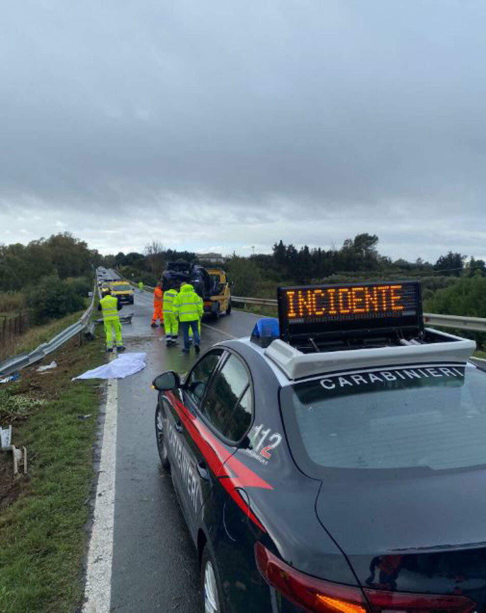 Pisa, terribile incidente a Lajatico: scontro frontale sulla SS439, un morto e tre feriti