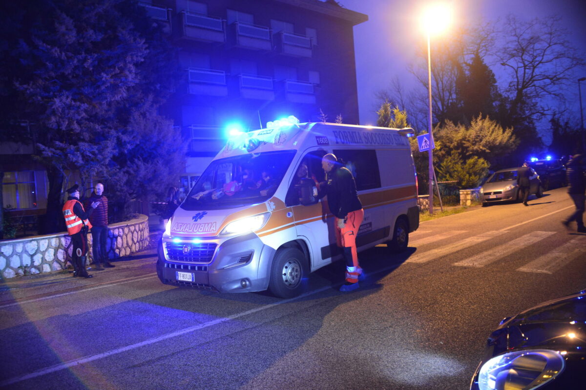 Caserta, incidente sull'A1 all'altezza di Capua: scontro tra pullman e camion, decine di persone in strada