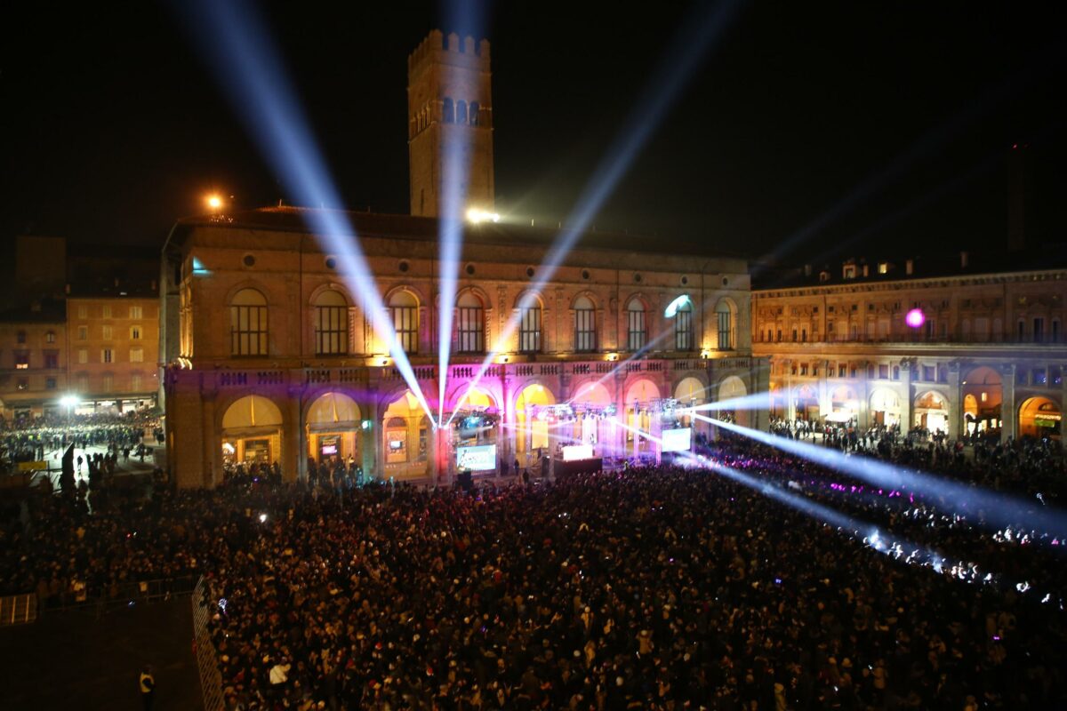 Capodanno in piazza, la Pubblica sicurezza lancia allarme terrorismo: "Folla è bersaglio sensibile"