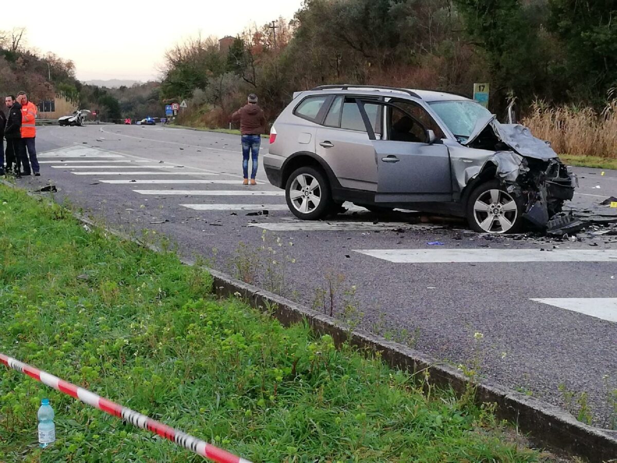 Frosinone, incidente a Ceccano stamattina: scontro fra due auto, morta una 73enne