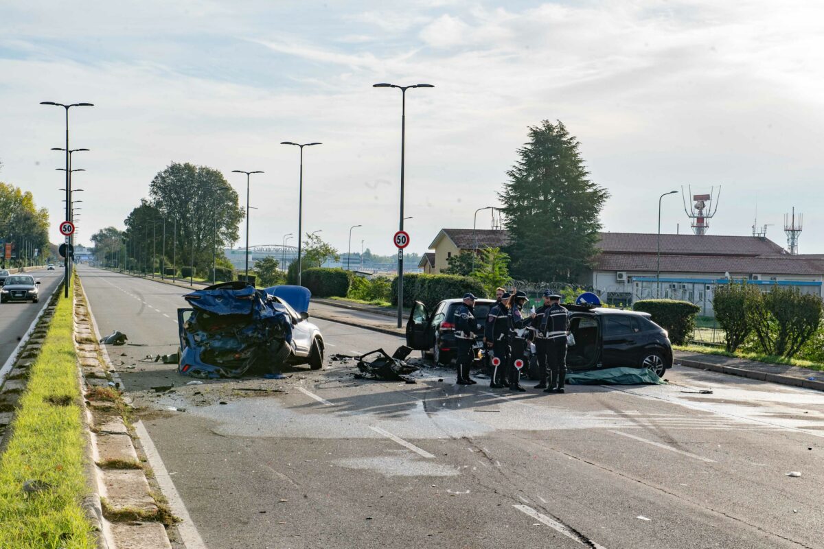 Lecce, incidente a Casarano nel giorno di Natale: quattro feriti dopo lo scontro tra due auto sulla SS274