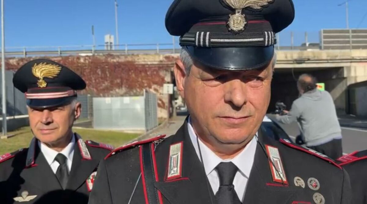 Bari, tenta il suicidio lanciandosi dalla tangenziale: i carabinieri rischiano la vita per salvarla