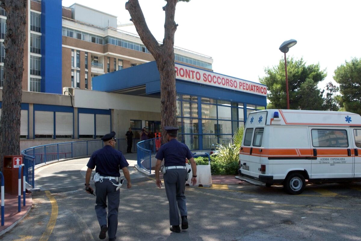 Bari, infermiere aggredito al Pronto Soccorso pediatrico dal padre di una paziente: sviene per lo shock