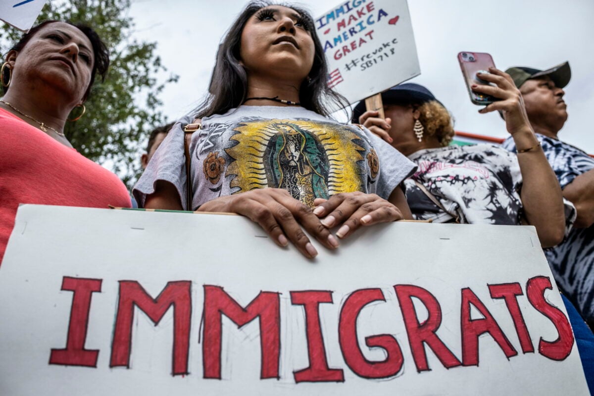 Usa, emergenza immigrazione a New York, Chicago e Denver. I sindaci: "Le città non reggono più"