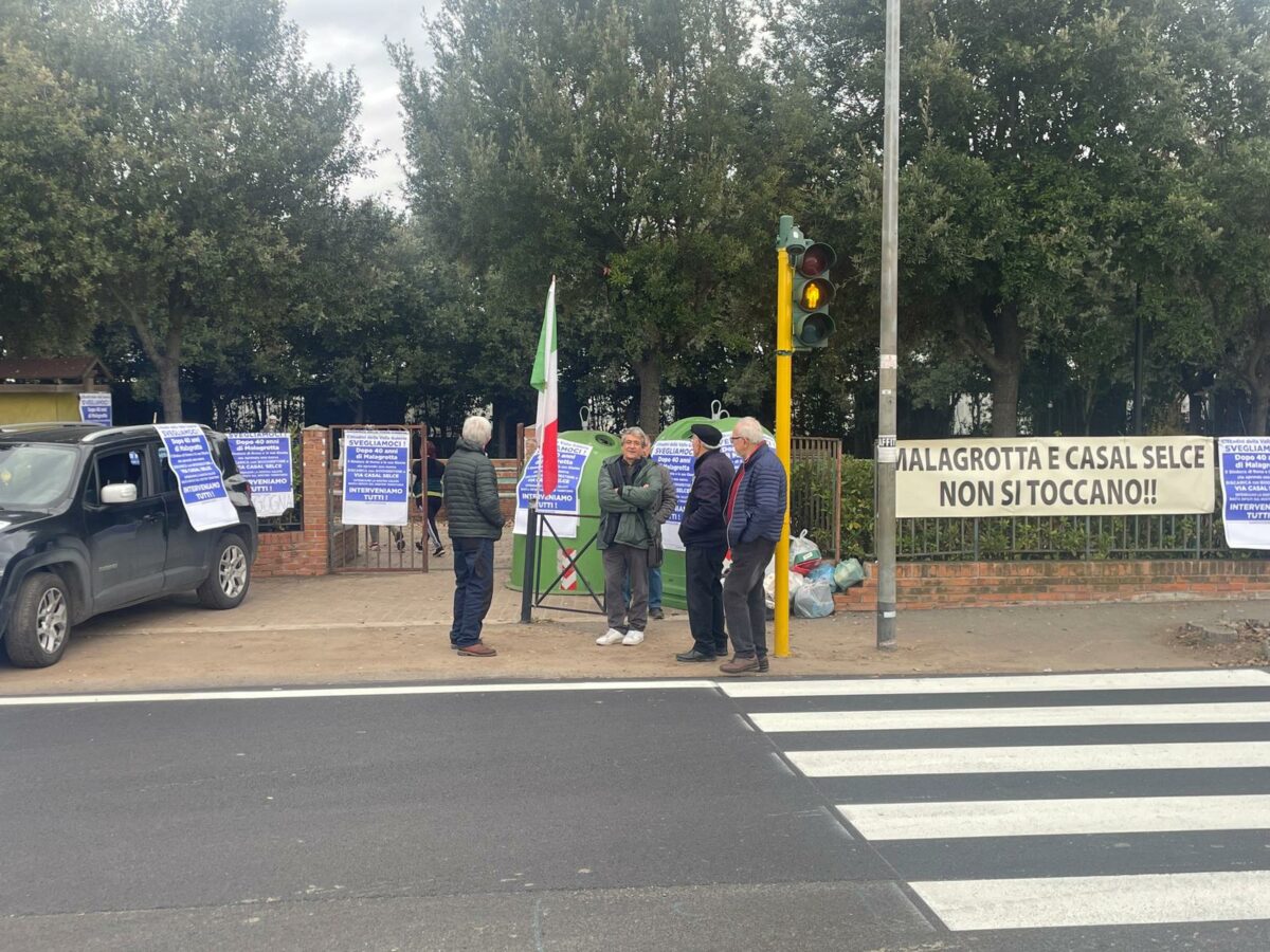 Incendio a Malagrotta, la manifestazione a Massimina contro il nuov...