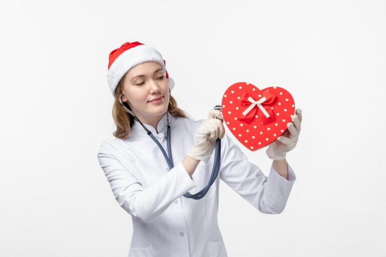 A Natale aumenta il rischio di infarto, ecco a cosa prestare attenzione