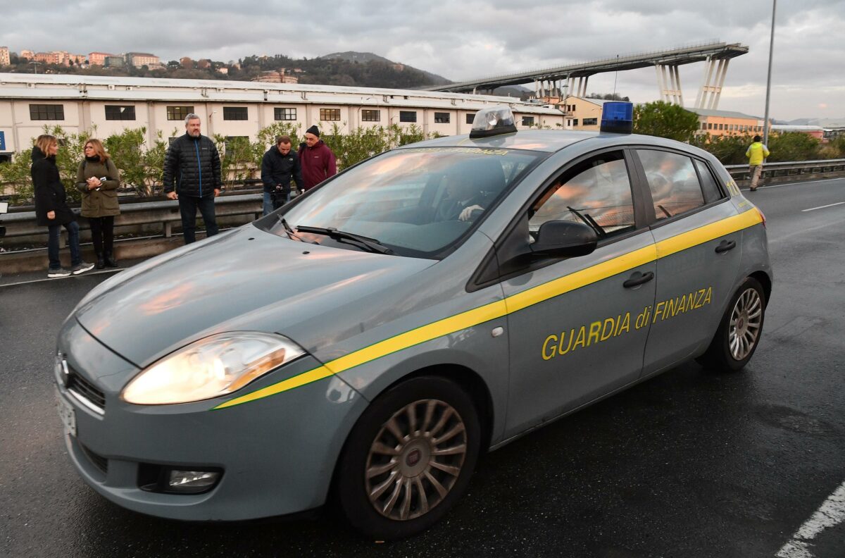 Chi è Matteo Minna, l'avvocato arrestato a Genova: è accusato di av...