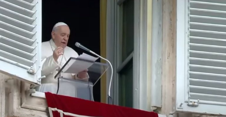 Dove vedere in tv Messa e Angelus di Papa Francesco a Santo Stefano...