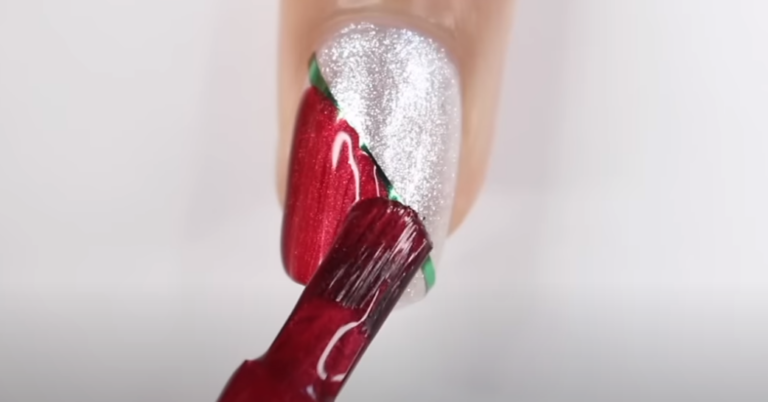 Di che colore fare le unghie a dicembre? Moda e tendenze nail art 2023