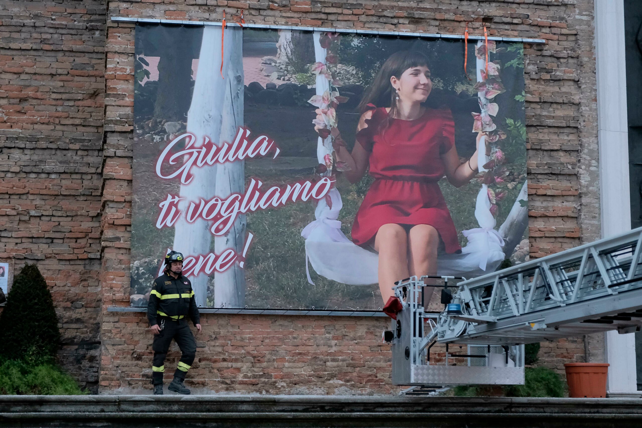 Funerali Di Giulia Cecchettin, L'ultimo Saluto Alla Giovane Nella B ...