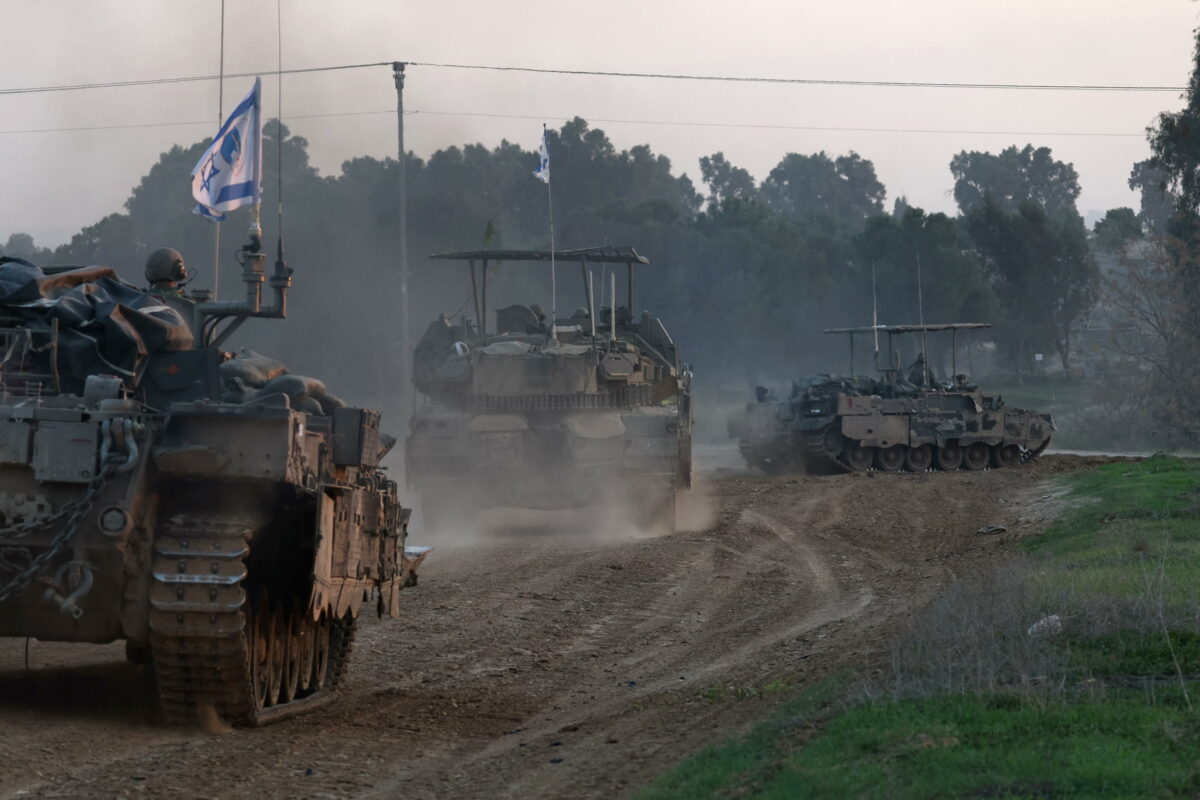 Guerra Israele-Hamas, raid nella notte a Gaza. Scontri anche in Cis...