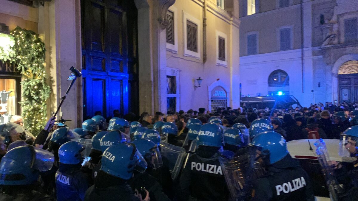 Questa immagine ha l'attributo alt vuoto; il nome del file è scontri-polizia-studenti-1200x675.jpeg