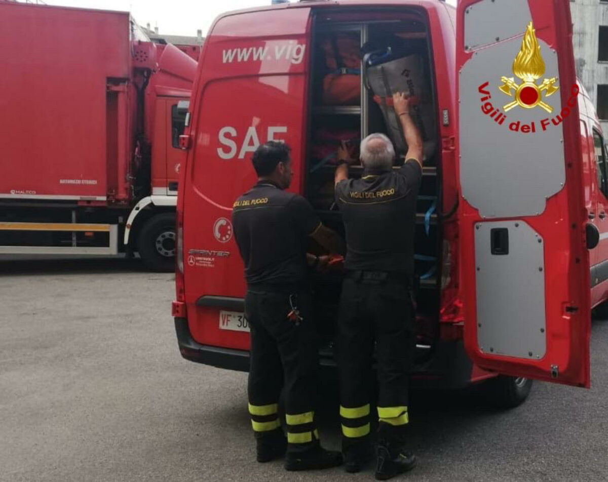 Salerno, incendio nel rione Paterno a Eboli: in fiamme un appartame...