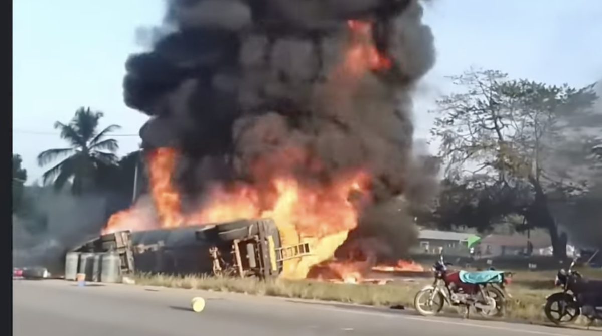 Tragedia in Liberia, autocisterna si ribalta ed esplode: si temono ...