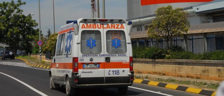 Cagliari, studente accoltellato da coetaneo fuori dalla scuola: è grave