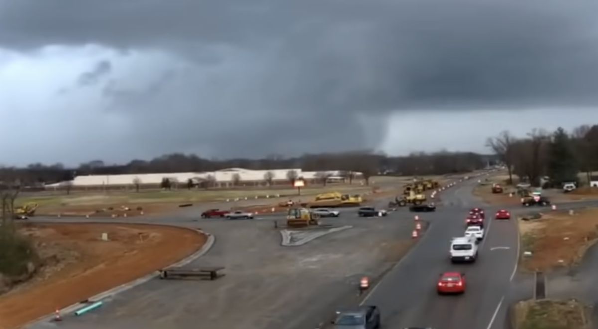 Usa, devastante tornado nel Tennessee: almeno sei morti, tra cui un...