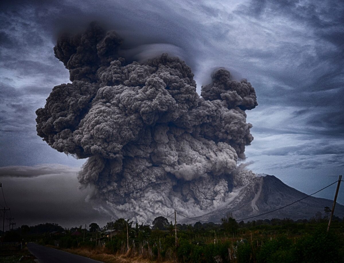 Indonesia, erutta il vulcano Marapi: 11 escursionisti trovati morti