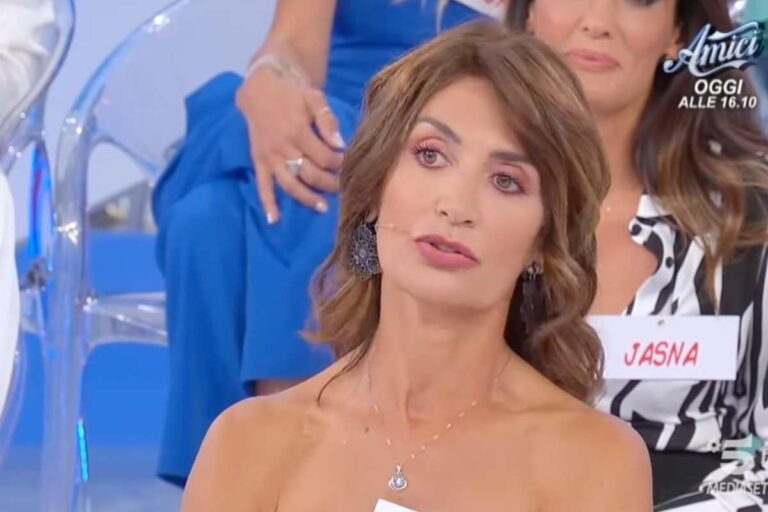 Uomini e Donne, Luciano si confronta con Barbara: "Non siamo compatibili"