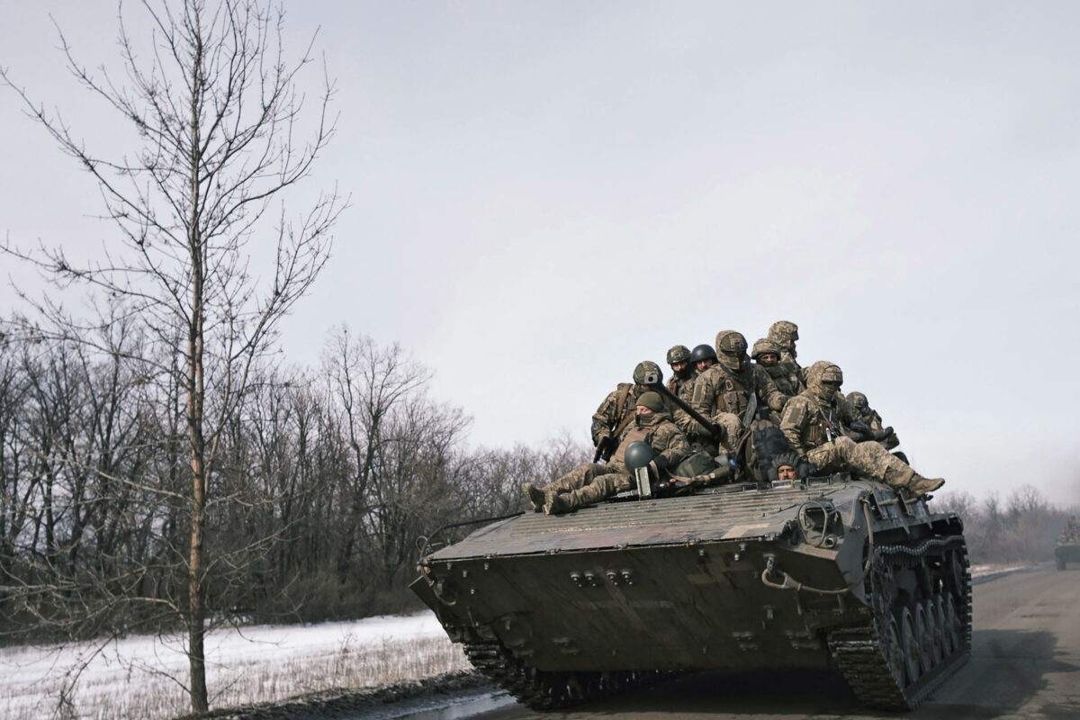 Guerra in Ucraina, Mosca mantiene la posizione alla periferia Avdiivka, mentre continuano gli scambi di prigionieri