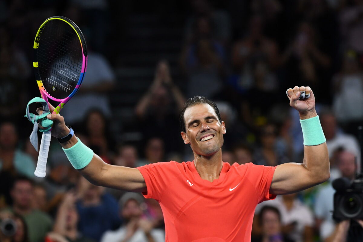 Nadal torna in campo e vince, Alcaraz lo celebra: lo scambio social