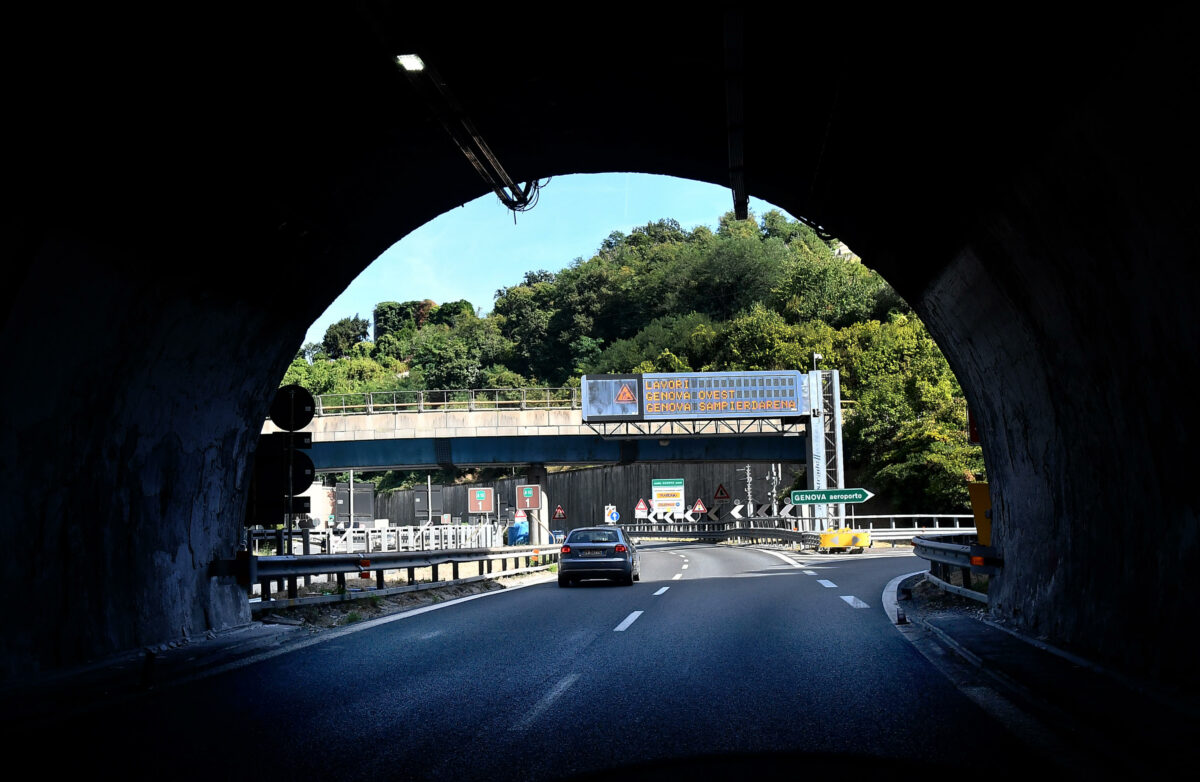 Imperia, precipita da un viadotto dell'A10 a Taggia: morto 33enne